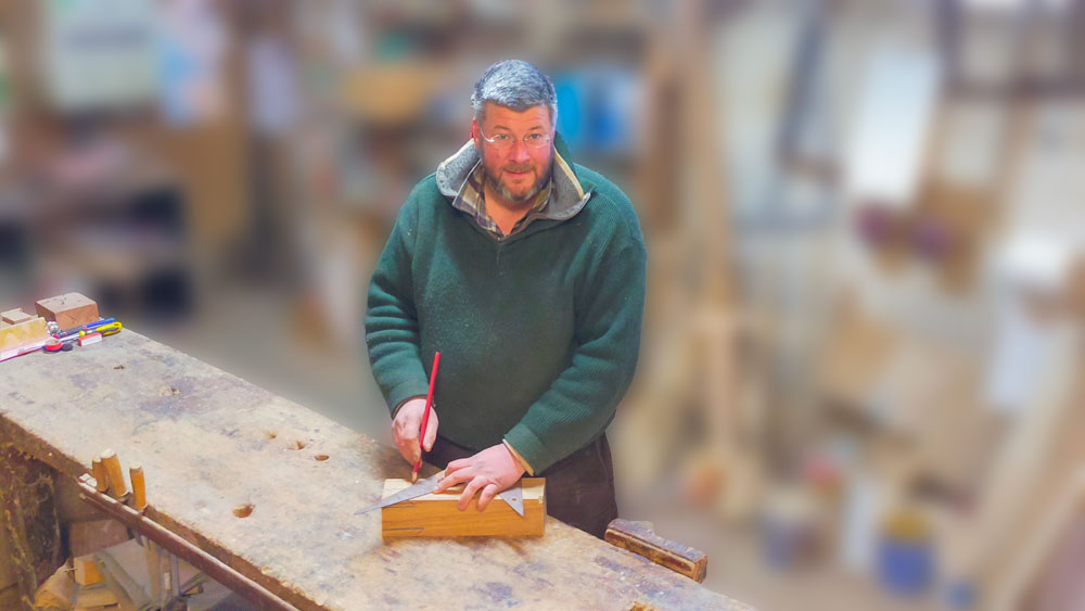 Eric POMIES, le gérant de l'entreprise de l'Atelier du Village.